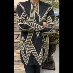Chelsea & Theodore gray/beige zigzag cardigan, brand new, excellent condition, S